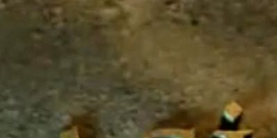 Demir ile Asi arasındaki çekim giderek artar posteri