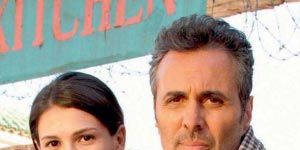 La fille à la grosse valise posteri