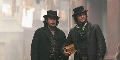 Surviving Death posteri