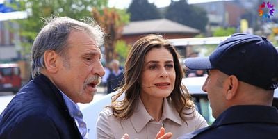 Paramparça 23.Bölüm posteri