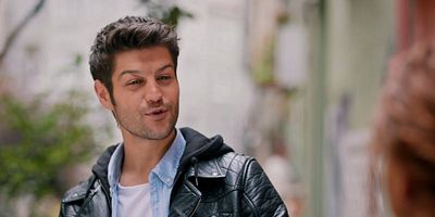 Acil Aşk Aranıyor 9.Bölüm posteri