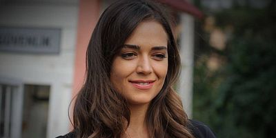 Kırgın Çiçekler 11.Bölüm posteri