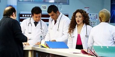 Acil Aşk Aranıyor 20.Bölüm posteri