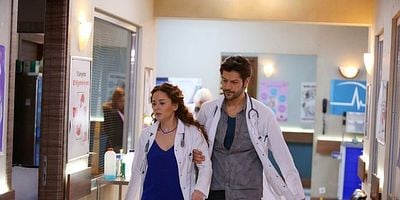 Acil Aşk Aranıyor 24.Bölüm Final posteri