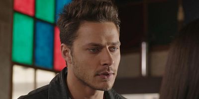 Karagül 105.Bölüm posteri