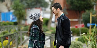 Kırgın Çiçekler 39.Bölüm posteri