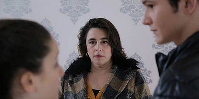 Kırgın Çiçekler 75.Bölüm posteri