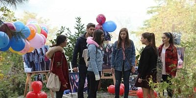 Kırgın Çiçekler 98.Bölüm posteri