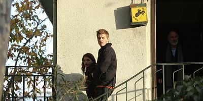 Kırgın Çiçekler 104.Bölüm posteri