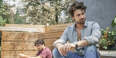 Elimi Bırakma 8.Bölüm posteri