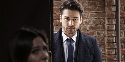 Elimi Bırakma 25.Bölüm posteri