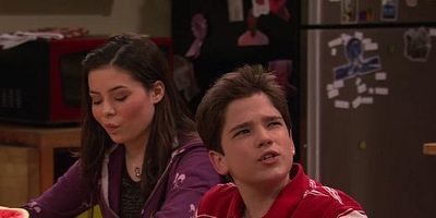 iWant To Date Freddy posteri