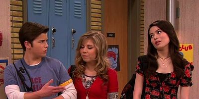 iStart a Fan War - Part 1 posteri