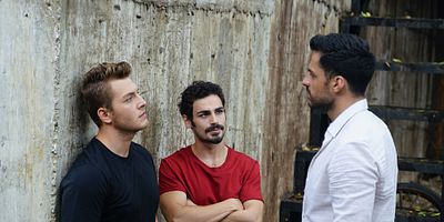 Gençliğim Eyvah 12.Bölüm posteri