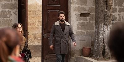 Zümrüdüanka 25.Bölüm posteri