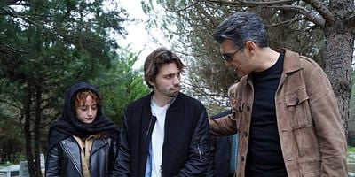 Sadakatsiz 27.Bölüm posteri