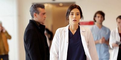 Sadakatsiz 37.Bölüm posteri