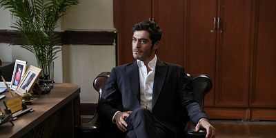 Bambaşka Biri 3.Bölüm posteri