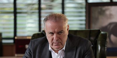 Hudutsuz Sevda 6.Bölüm posteri