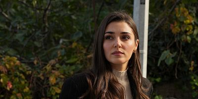 Bambaşka Biri 11.Bölüm posteri