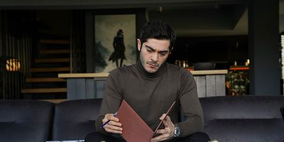 Bambaşka Biri 12.Bölüm posteri