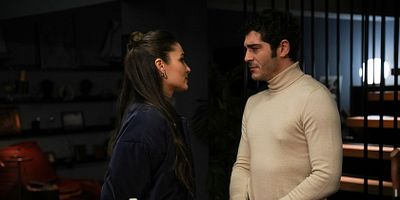 Bambaşka Biri 14.Bölüm posteri