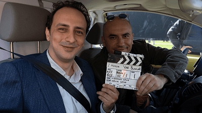 Giray Altınok ve Kerem Özdoğan'ın Başrollerini Paylaştığı “Var Bunlar” Üçüncü Sezonu İçin Sete Çıktı haber görseli