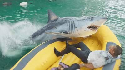 Köpekbalıkları Kan Kokusu Aldı: Hayatta Kalma Savaşı "Deep Water"dan Fragman Geldi haber görseli