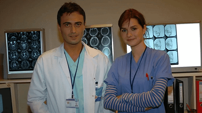 20 Yıl Sonra Yeniden Bir Arada: "Tuzlu Kahve" Fragmanındaki "Doktorlar" Göndermesi Sosyal Medyayı Salladı haber görseli