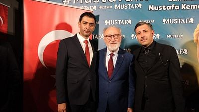 "Mustafa" Filminin İstanbul Galasına Yoğun İlgi: Çocuklar Atatürk'ün Çocukluğunu Beyaz Perdede İzledi haber görseli