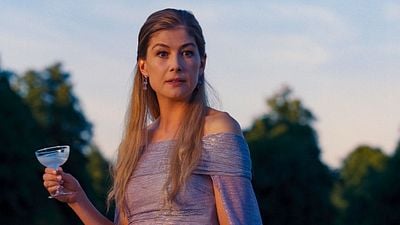 Rosamund Pike, Netflix Gerilim Dizisi "Thumblite"ın Başrolünde Oynayacak haber görseli