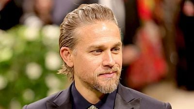 Charlie Hunnam, Ryan Murphy İmzalı "Monster"ın 3. Sezonunda Başrolde haber görseli