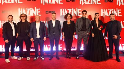 Yıldız Kadroya Dev Gala: "Hazine" Alkışlarla İzlendi haber görseli