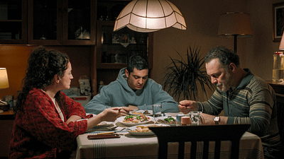 33. Uluslararası Adana Altın Koza Film Festivali'nde En İyi Film Ödülü'nü Kazanan "Bir Arada Yalnız"ın Yönetmeni Ali Vatansever ile Özel Röportaj haber görseli