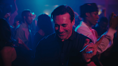 Jon Hamm'in Dansı Sosyal Medyayı Salladı: Peki Bu "Viral Meme" Nereden Çıktı? haber görseli