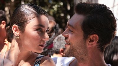 Ayça Ayşin Turan ve Furkan Andıç'lı "39 Derecede Aşk"tan Kamera Arkası Görselleri Geldi! haber görseli