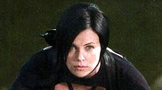 Charlize Bambaşka Flux haber görseli