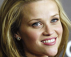 Witherspoon Fotoğrafçılardan Mustarip haber görseli