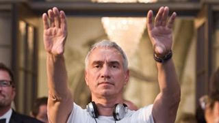 Roland Emmerich'ten 'Asteroids'! haber görseli