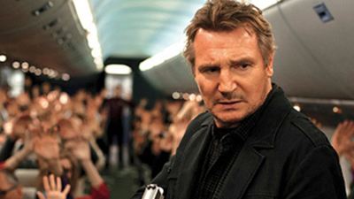 Liam Neeson Yüksekten Uçuyor!