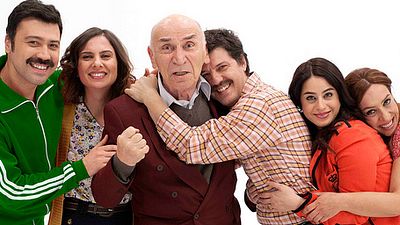 Mutlu Aile Defteri Filminin Eğlenceli Kamera Arkası Görüntüleri! haber görseli