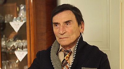 Tuncel Kurtiz “Mutlu Aile Defteri” Filmi İçin 40 Yıl Gençleşti! haber görseli