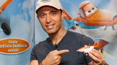 Mustafa Sandal ''Uçaklar'' Filmindeki Seslendirme Deneyimini Anlatıyor haber görseli