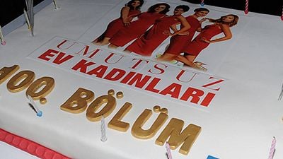 Umutsuz Ev Kadınları 100. Bölümünü Kutladı haber görseli