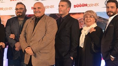 Düğün Dernek Filmine Şenlikli Gala! haber görseli
