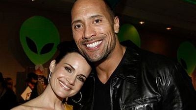 Dwayne Johnson ve Carla Gugino Hayat Kurtaracak! haber görseli