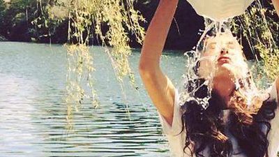 Ice Bucket Challenge'a Bir Destek de Neslihan Atagül'den haber görseli