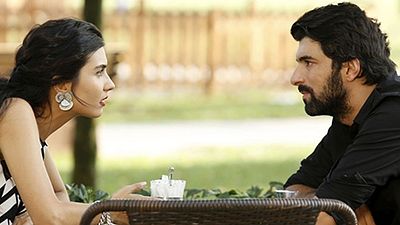 Kara Para Aşk’ta Bu Akşam: Ömer’den Elif’e İlan-ı Aşk haber görseli