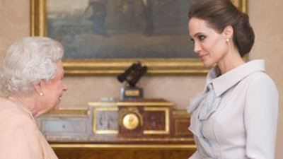 Angelina Jolie'ye Şövalyelik Verildi!