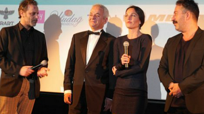 Cem Yılmaz Pek Yakında Filminin Galası için Paris'teydi haber görseli